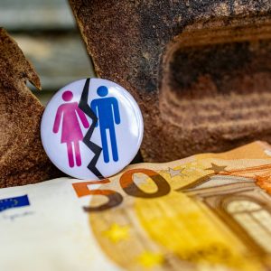 A button with a picture of a man and a woman on it